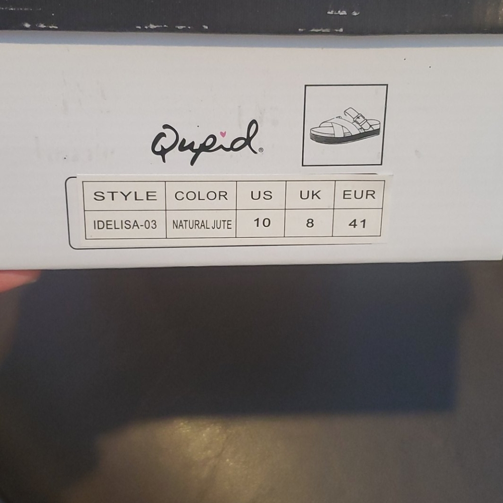 Sandals size 10